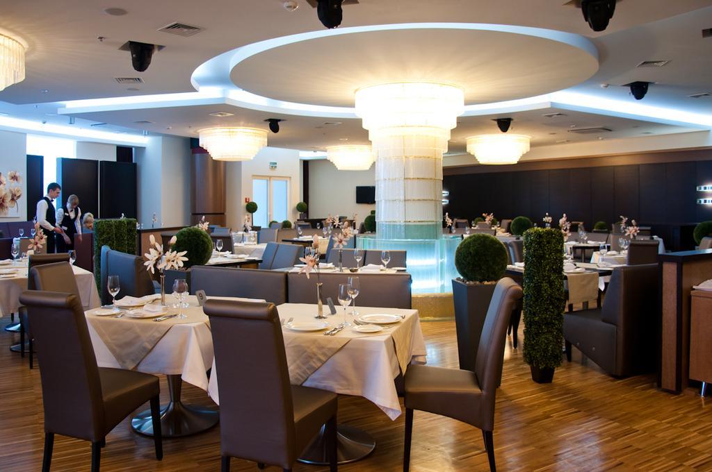 Victoria Hotel Center Donetsk Restaurant foto